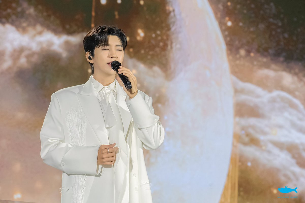 heroim0616's tweet photo. 이뿌다 영웅이가요~~♡
#임영웅 
#limyoungwoong
#IMHERO_THE_STADIUM2
#임영웅_산골총각영웅
#임영웅_넘사벽아티스트 
출처:뉴스기사 https://t.co/SEfeARXB53