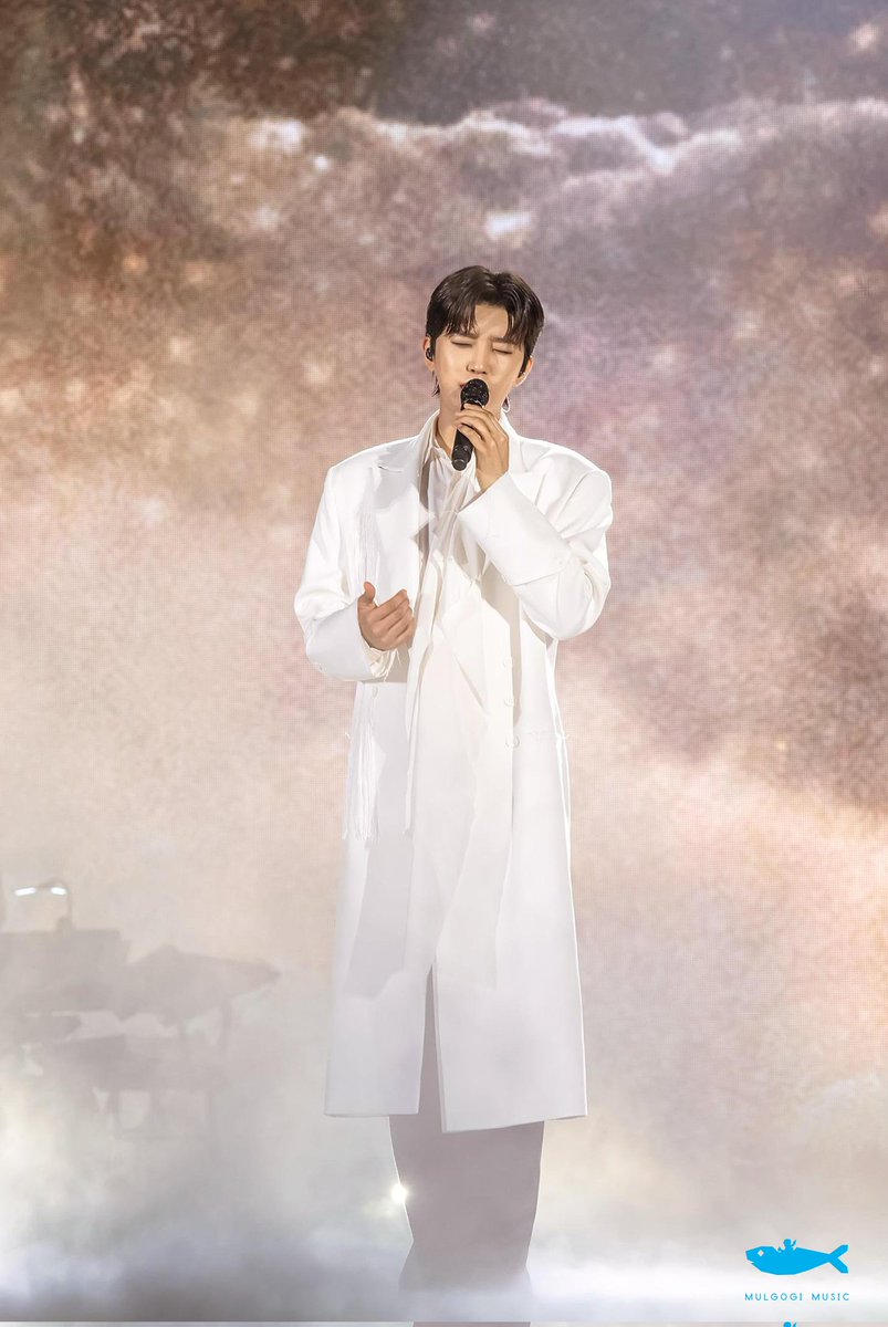 heroim0616's tweet photo. 이뿌다 영웅이가요~~♡
#임영웅 
#limyoungwoong
#IMHERO_THE_STADIUM2
#임영웅_산골총각영웅
#임영웅_넘사벽아티스트 
출처:뉴스기사 https://t.co/SEfeARXB53