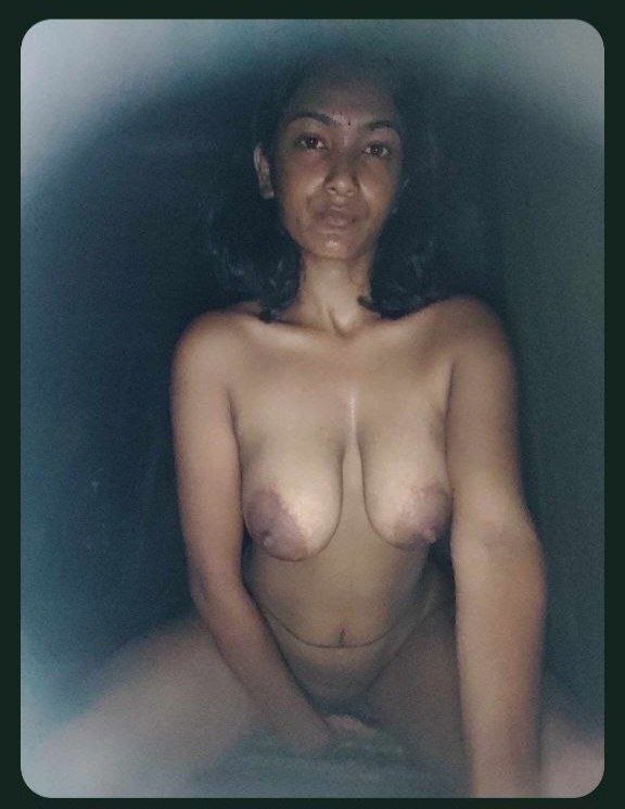 Johnkrishhrh's tweet photo. Horny girl 🤤😘... 

If you want her self horny Video comments 👇🏽 https://t.co/ExRT8AjkG4
