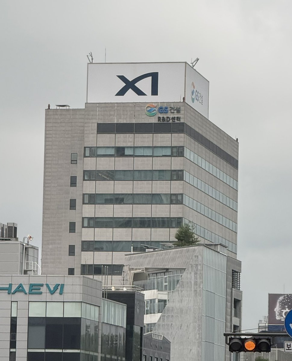 hyojun_at's tweet photo. just landed in seoul and i'm confused

why is the @SpaceXAI logo on every apartment building??? https://t.co/j6RaTrTX0B
