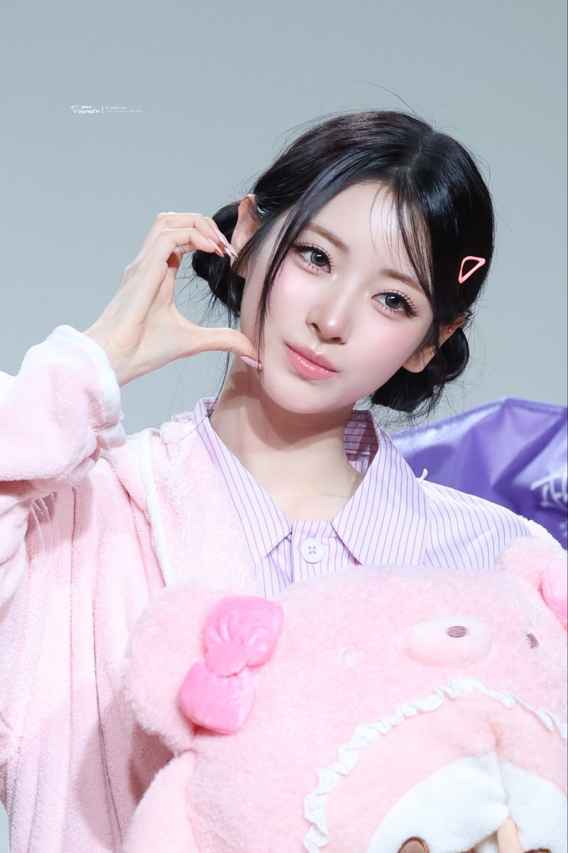 annarated's tweet photo. 260709 💞🥢

#ANNA #안나 #MEOVV #미야오 https://t.co/qLAdnw9FlV