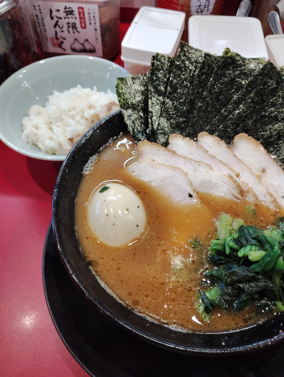 MDMMMO's tweet photo. 有給とってぶらぶらと。ずっと行けてなかった鬼道家へ。繁盛してるだけあるわ、うまかった。並と小ライスで腹いっぱい。女将さんも相変わらずお元気そうで何より。 https://t.co/NuIJbSSMLS