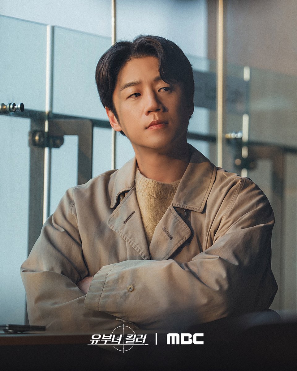 kdrama_menfess's tweet photo. Jung Junwon new still cuts for •kdm• A Bona Fide Killer. Beliau bakal jadi investigator sekaligus ayah yg mengayomi. Papah-able sekali junwon 🫠💕

Tayang 31 Juli di MBC dan ott Viki
https://t.co/YDacM1LNIk