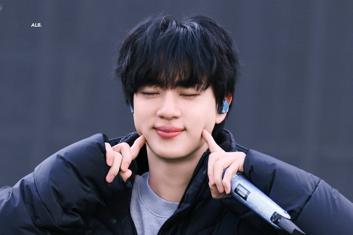 souljin11's tweet photo. 📸 7월 10일 | 귀여운 석진 
석지니는 귀여울려고 태어났는데😆😆
#방탄소년단진 #진 #JIN #BTSJIN https://t.co/yTAYCxtliU