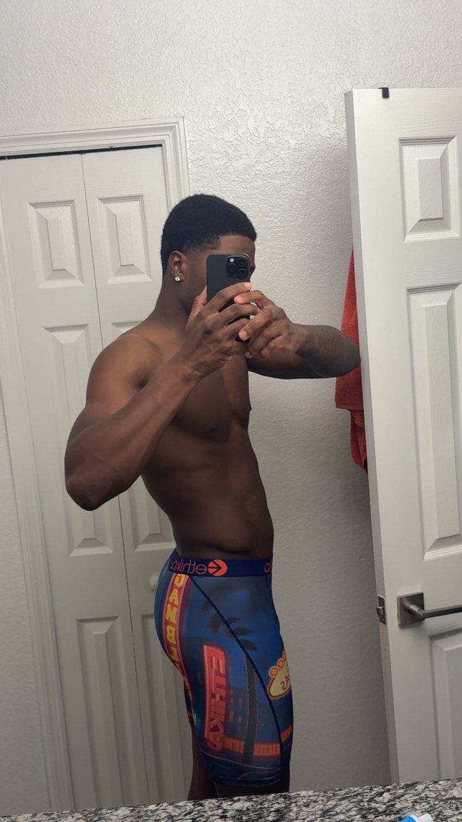 SwayRd's tweet photo. Face                                &amp; Body https://t.co/v8zownYTjX