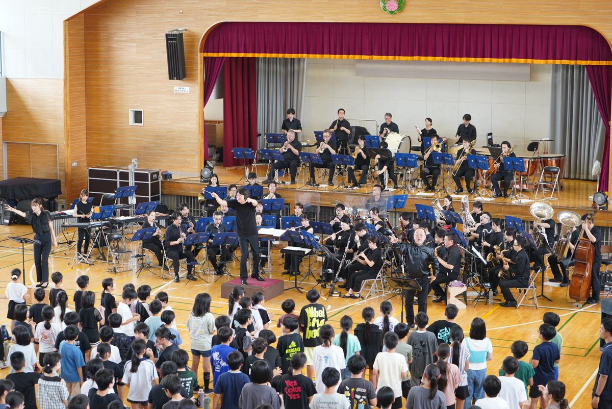 TKWOJapan's tweet photo. 本日は文化庁学校巡回公演の最終日！
青森県弘前市立北小学校での公演でした！
「翼をください」では感動的な歌声を聴くことができました✨
これにて第二クールは終了です！秋田県、青森県の皆様ありがとうございました！
#TKWO https://t.co/dx2mNV1nHe