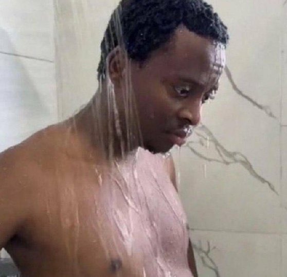 AllanSseky's tweet photo. Showering to go for work but feeling sleepy as well 😩😭😭 https://t.co/P7BHrfTlcW