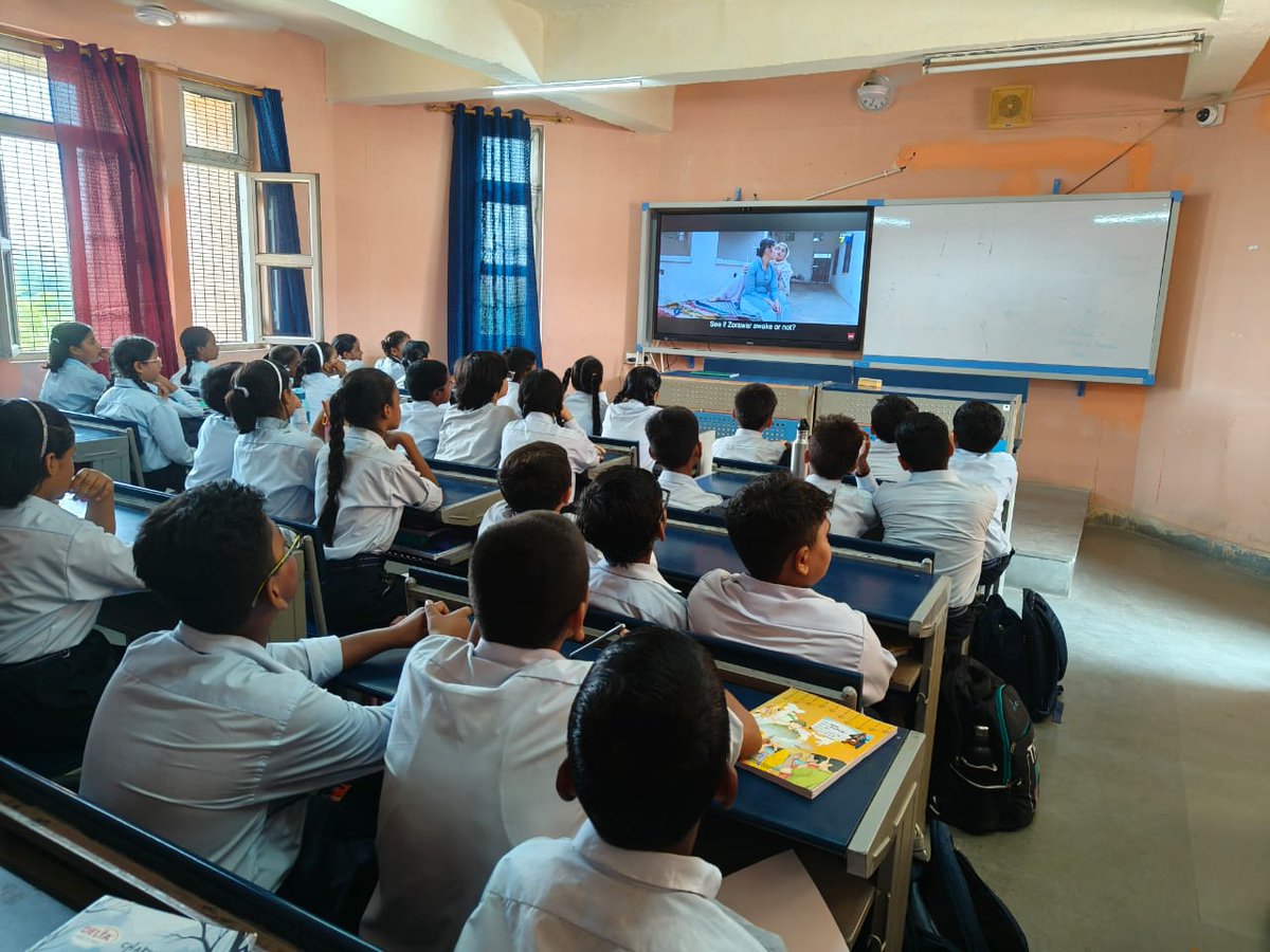 DwarkaSec10SoSE's tweet photo. Bhartiya Bhasha Summer Camp– Day 5 featured an inspiring session where students watched a motivational movie about real-life heroes, learning the values of courage, perseverance, and selfless service. 🌟🎬 #SummerCamp #LearningBeyondClassroom @Dir_Education https://t.co/eUCSqM4mMa