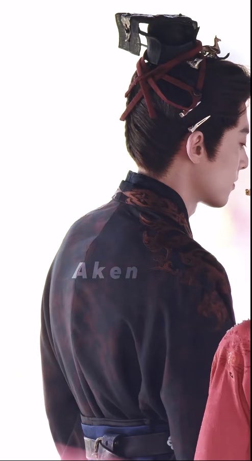 Adriana80791695's tweet photo. #WangHeDi off to work... just a few more days of filming...
Another hot day and the typhoon is coming...
What's more disturbing is that you can see DiDi's spine even if he wears 3 layers of clothes...😱😱😱
#DylanWang
#EmpressReborn
cr aken https://t.co/D6j5fXi6vQ