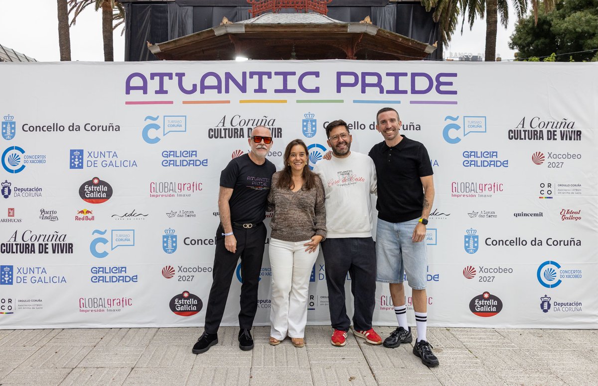 atlantic_pride's tweet photo. O #AtlanticPride2026 fixo onte a foto de familia xunto ás institucións, patrocinadores e colaboradorxs que fan posible esta edición.
Grazas a @ConcelloCoruna, @Xunta #ConcertosdoXacobeo, @Depucoruna e a todas as entidades que siguen sumando no #OrgulloDoNorte.
#Culturadevivir https://t.co/m4nZCSaSMi