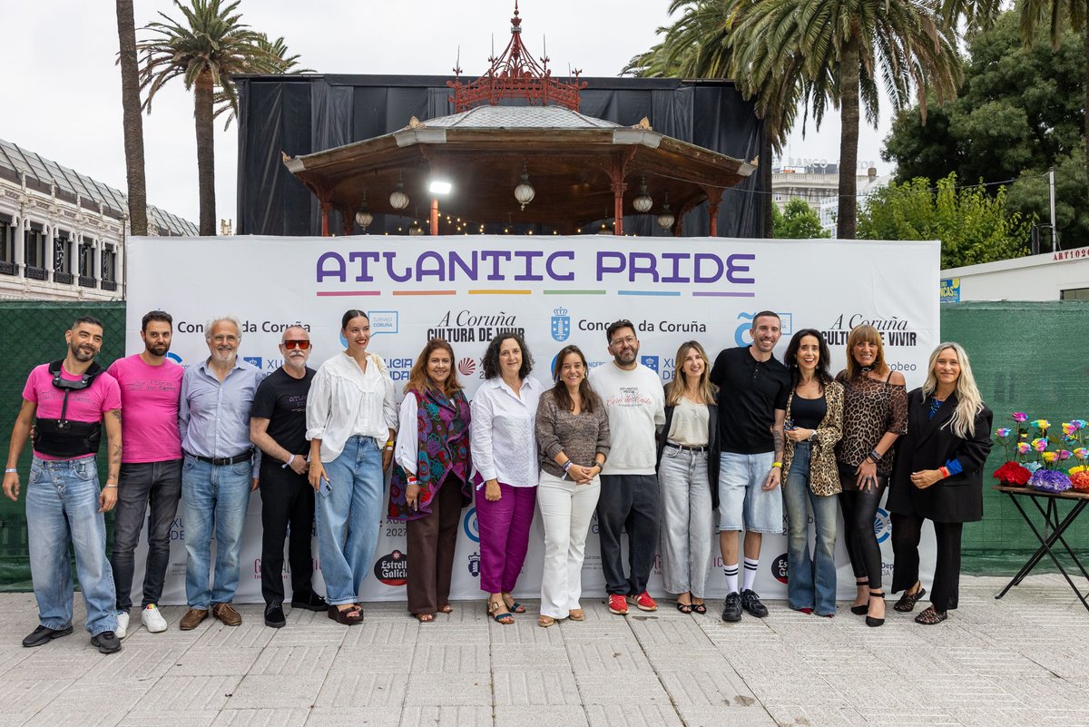 atlantic_pride's tweet photo. O #AtlanticPride2026 fixo onte a foto de familia xunto ás institucións, patrocinadores e colaboradorxs que fan posible esta edición.
Grazas a @ConcelloCoruna, @Xunta #ConcertosdoXacobeo, @Depucoruna e a todas as entidades que siguen sumando no #OrgulloDoNorte.
#Culturadevivir https://t.co/m4nZCSaSMi
