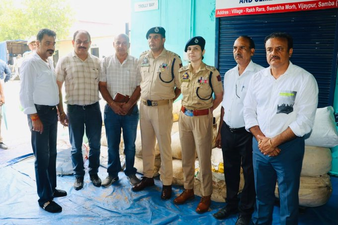 KNSKashmir's tweet photo. #KNSUPDATE || District Police Jammu destroyed seized narcotics worth over ₹1.5 crore during a 15-day disposal drive, following Court orders and NDPS guidelines, reaffirming its commitment towards a drug free Jammu.
@JmuKmrPolice @ZPHQJammu @digjammu @Dis_Pol_Jammu