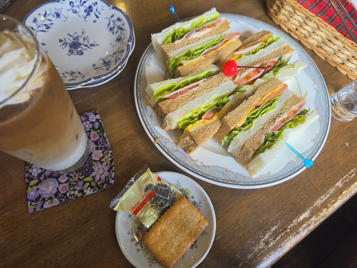昔ながらのカフェ☕🥪
