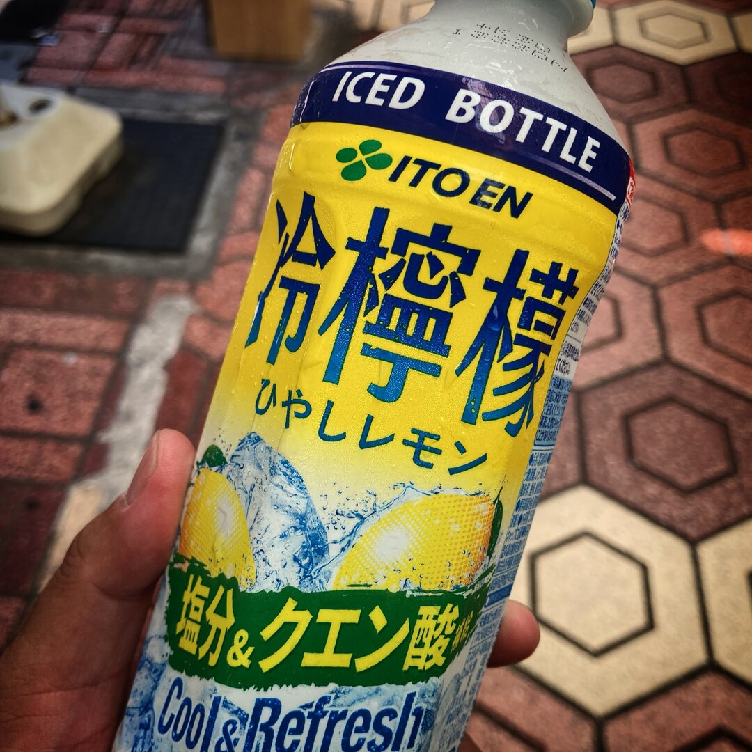 samuri_gomadare's tweet photo. 熱中症対策には、凍ったペットボトル。これ一択。 #熱中症 #熱中症対策 #ペットボトル #凍ったペットボトル

インスタやってます！是非フォローを
https://t.co/8AKJZKUix2 https://t.co/zPaPj75tT3