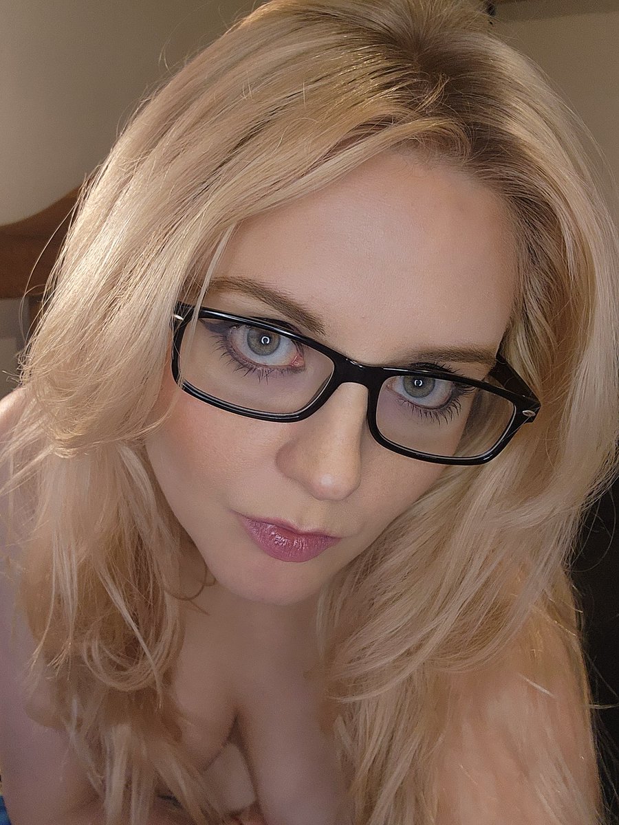 KG_dancingalien's tweet photo. Online tonight #sextpanther #chaturbate #blondes #camgirls #sexy https://t.co/DYGVBs7kIN