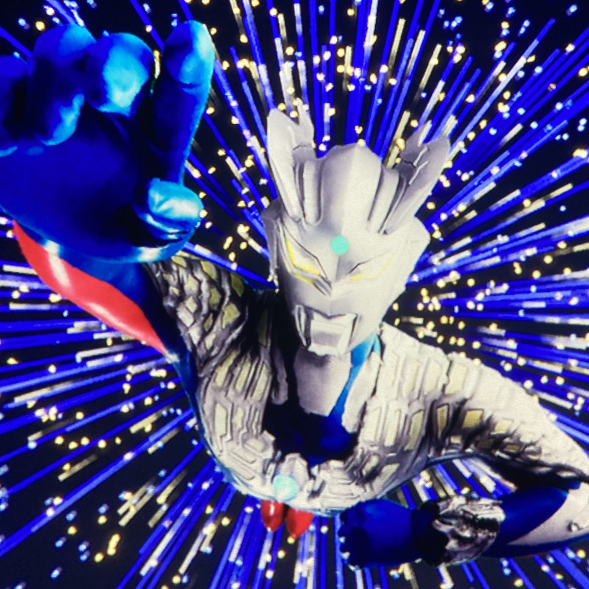 kobe_porttower's tweet photo. ＼ウルトラマン×神戸ポートタワー🗼／

現在、好評開催中です♪

展望4階「光のミュージアム」では、壁に触れるとヒーローのぐんぐんポーズが出現する、大迫力のインタラクティブアートを実施🚀💥 🔵

イベント詳細はこちら👇
https://t.co/pAigmKoQBd https://t.co/4WvvOKmLxQ