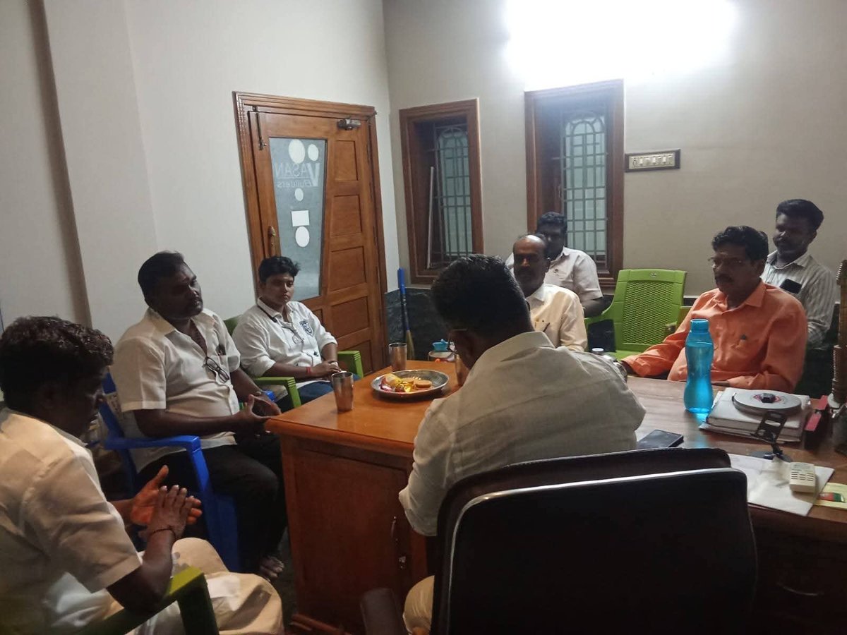 raviktvr's tweet photo. திருவாரூர் நகரத்தின் சார்பாக, பொள்ளாச்சியில் நடைபெறும் @WTLFoundation அமைப்பின் #போதையில்லா_தமிழகம் முதல் மாநில மாநாட்டில் பங்கேற்பதற்கான வழிகாட்டுதல் கூட்டம் நடைபெற்றது.

திருவாரூர் மாவட்டத்திலிருந்து 10 வேன்கள்,20 கார்கள் ஏற்பாடுகள் தயார் நிலையில் உள்ளன. 

#WTLFoundation https://t.co/zmoVMTCKG6