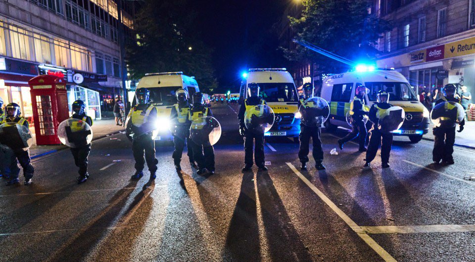 helen_spirit1's tweet photo. Hey @Keir_Starmer 

Will the Muslim rioters in London who injured police officers last night, be “facing the full force of the law” 

Asking for all those who have been at the wretched hands of your two tier justice. https://t.co/BsIjrhViKv
