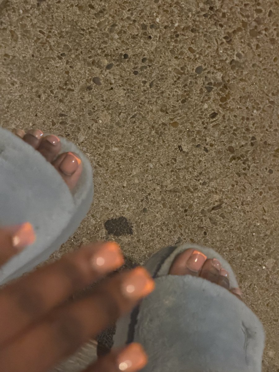 tayahza's tweet photo. I wanna sell feet/hand pic 😂 would yall buy ?!? More down below #feetfetısh # https://t.co/Fhf11ejg8p