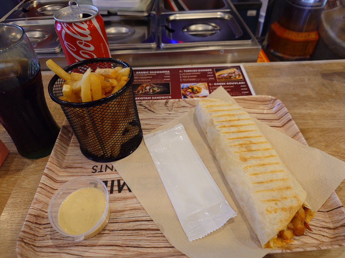 nomA_self's tweet photo. 昼食にシャワルマとポテトと
コーラ
シャワルマはメニューでは
トルティーヤを巻いていたが
ホットサンドでプレスされてたw
ブリトーやケバブに似ているが
アラブの料理だろうか？

#Shawarma
#シャワルマ https://t.co/zRGMWFTgTo