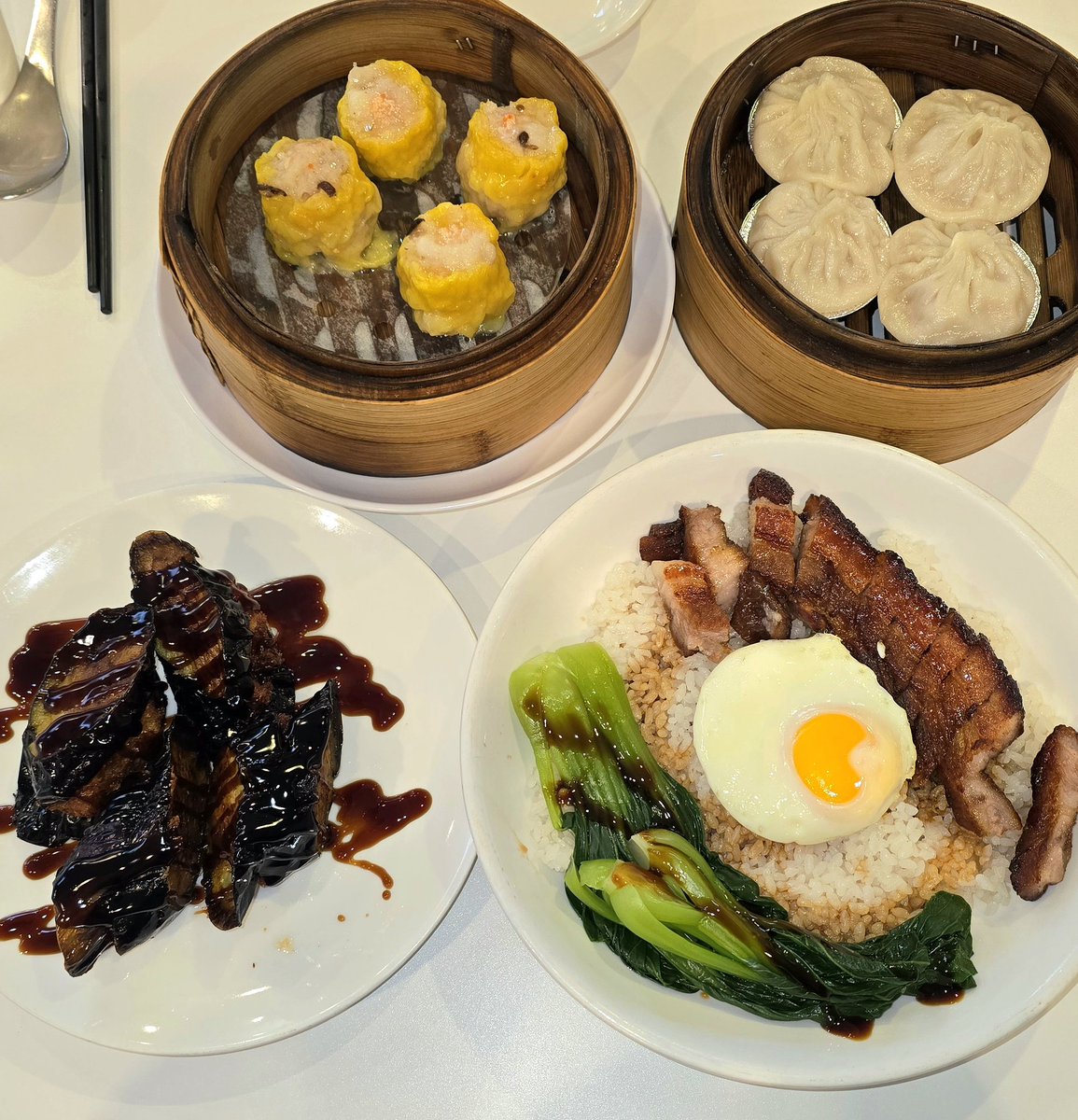 _meongmuiii's tweet photo. 야르르 만두 먹고 쿠마 뽑기를 참지 못함 🥟🥢 https://t.co/uhANLNvhRe