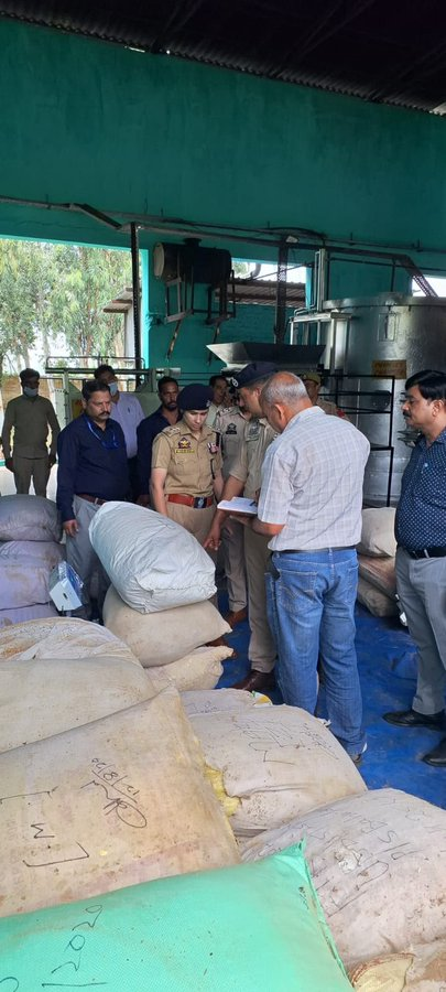 KNSKashmir's tweet photo. #KNSUPDATE || District Police Jammu destroyed seized narcotics worth over ₹1.5 crore during a 15-day disposal drive, following Court orders and NDPS guidelines, reaffirming its commitment towards a drug free Jammu.
@JmuKmrPolice @ZPHQJammu @digjammu @Dis_Pol_Jammu