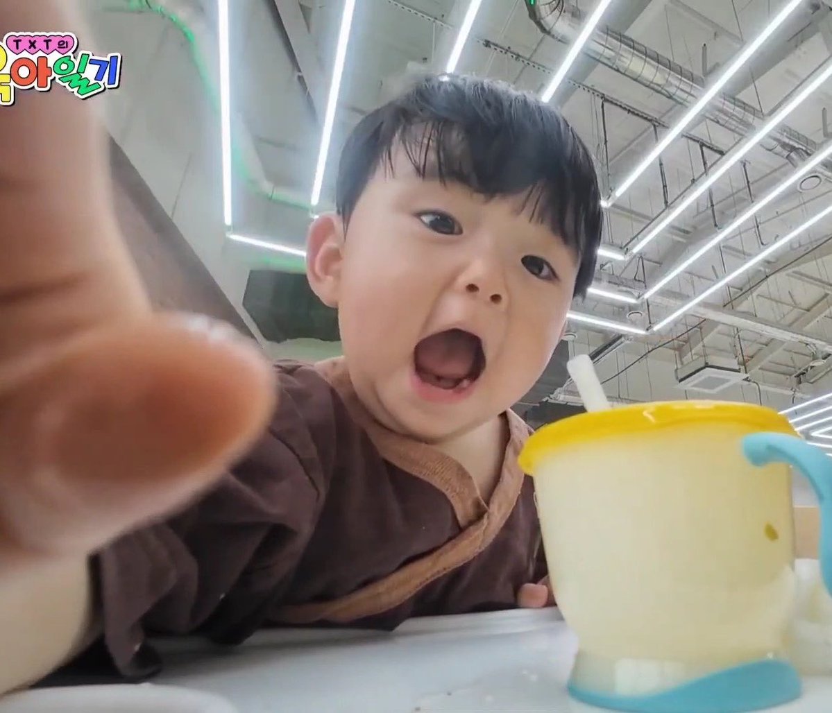 neptyuns's tweet photo. yoojun selca time! 🤪 https://t.co/dmQOia5Shr