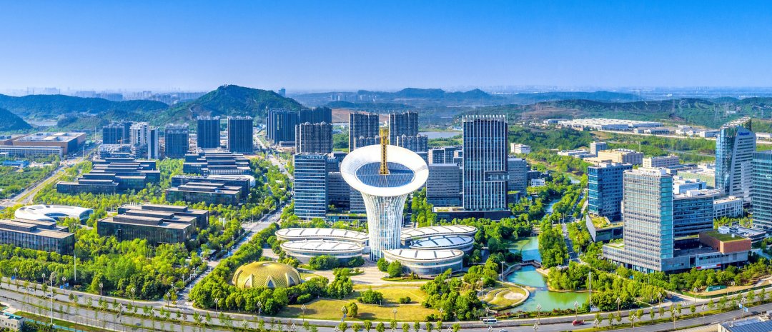 OpticsValleyCN's tweet photo. 🏢 A wave of high-growth tech #companies is choosing the Optics Valley of China (#OVC) for their #HQs.
Firms including iEnhance, Forward Pharm and Darwin Biotech are drawn by the valley's world-class optoelectronics and biopharmaceutical industrial clusters. #OVCIndustry #OVCBiz https://t.co/4wqrMXxVI6