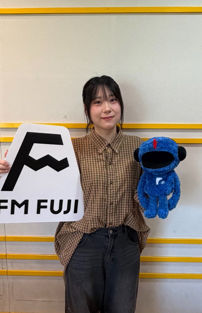 matsuri_song's tweet photo. 本日FM FUJI さんにて、
FRIDAY PUNCH★（@FRIDAYPUNCH830 ）生出演させていただきましたー！！山梨爆語りしました😹

そして、ラジオでもちょこっとお話ししましたが東名阪にて初のlive tour「夏祭り🎆」もチケット発売中です！↓
https://t.co/TmGtB1P4cj

#fmfuji #フライデーパンチ https://t.co/OVVxi7agT8