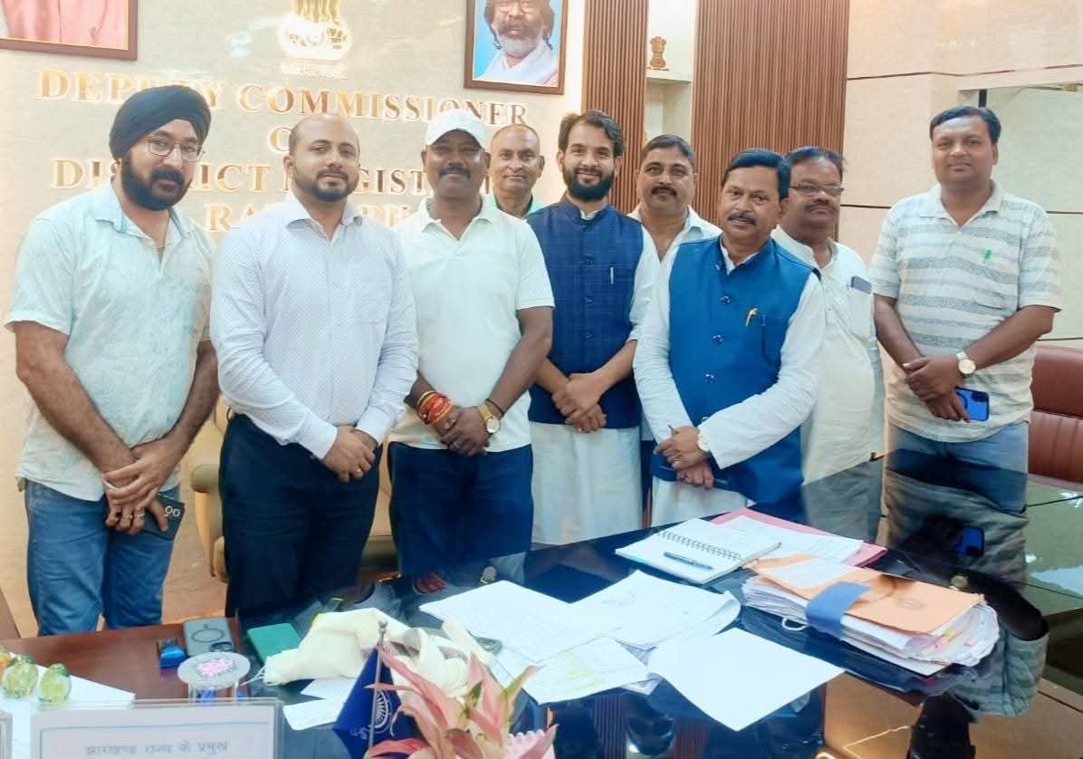 ask_rajeshbjp's tweet photo. रामगढ़ डी सी साहब से मुलाकात कर रामगढ़ की मूलभूत सुविधा जन समस्याओं से अवगत कराया https://t.co/G0At7xNMwf