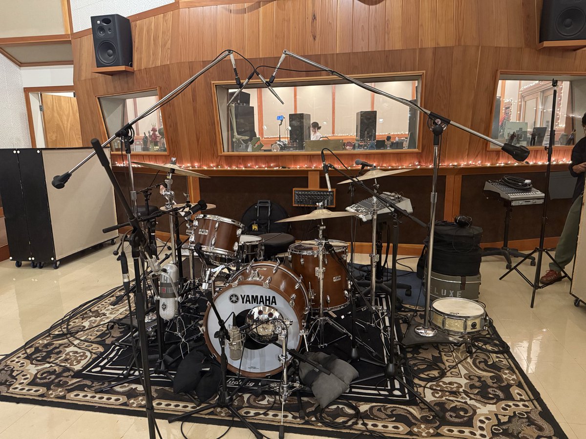 JeffFriedl's tweet photo. Just wrapped up a special 2-Day recording session at Studio 606 with some lovely humans ⚡️ https://t.co/gKq7gKKfaU