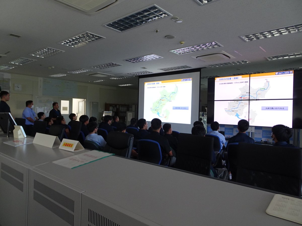 mlit_tsuruda's tweet photo. 7月9日  樟南高等学校 工業科電子工学コースの生徒の皆さんが #課外学習 で ＃鶴田ダム見学 に訪れました🥰 見学後は ＃ゆうゆう館 の展示コーナーやレストラン・ダムを眺めながらなど思い思いに昼食を満喫。充実した1日となっていたら嬉しいです。 https://t.co/0tT7nl6xLM