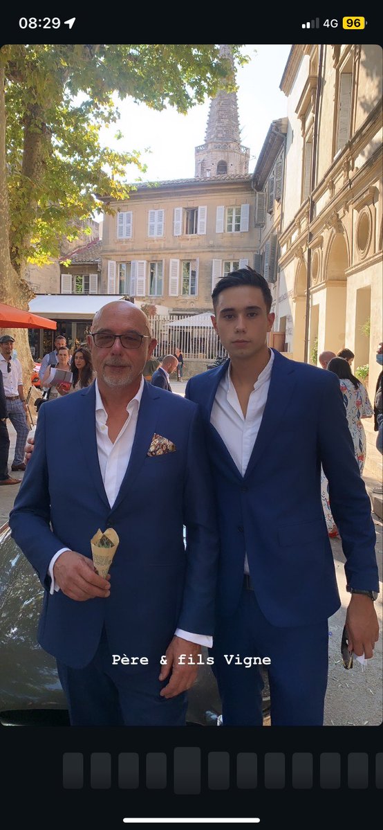 yourstxrs's tweet photo. @candyce_DjeLe Je penses que c’est Simon le descendant de louis XV, guette le nom de famille https://t.co/WHnfQPYEvp
