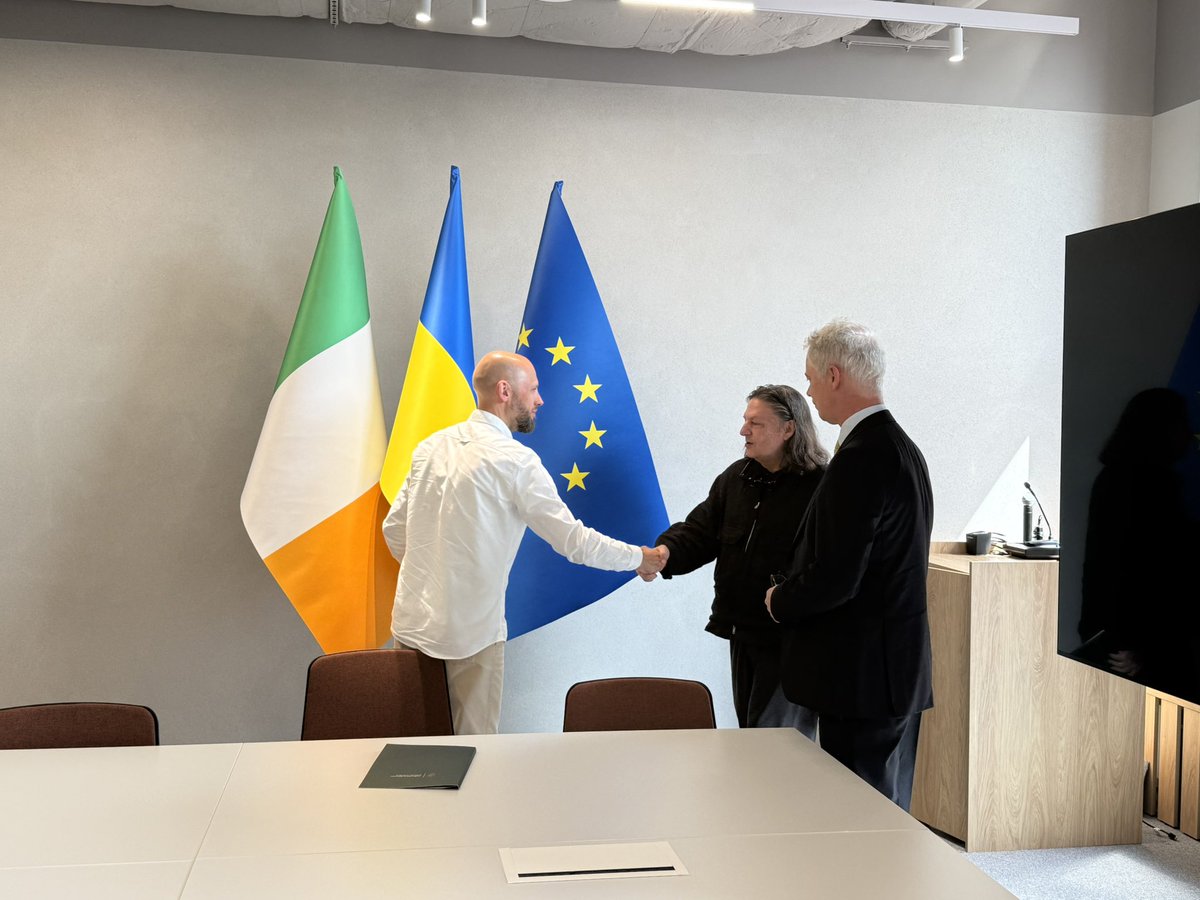 OrestStepanyak's tweet photo. Trust matters most when it becomes real support for children. Proud to join the signing of the Ireland–WFP agreement supporting Ukraine’s School Nutrition Reform and free school meals for children in frontline communities. Thank you, Ireland! 🇮🇪🇺🇦🇺🇳 https://t.co/9LcE0FIg5f