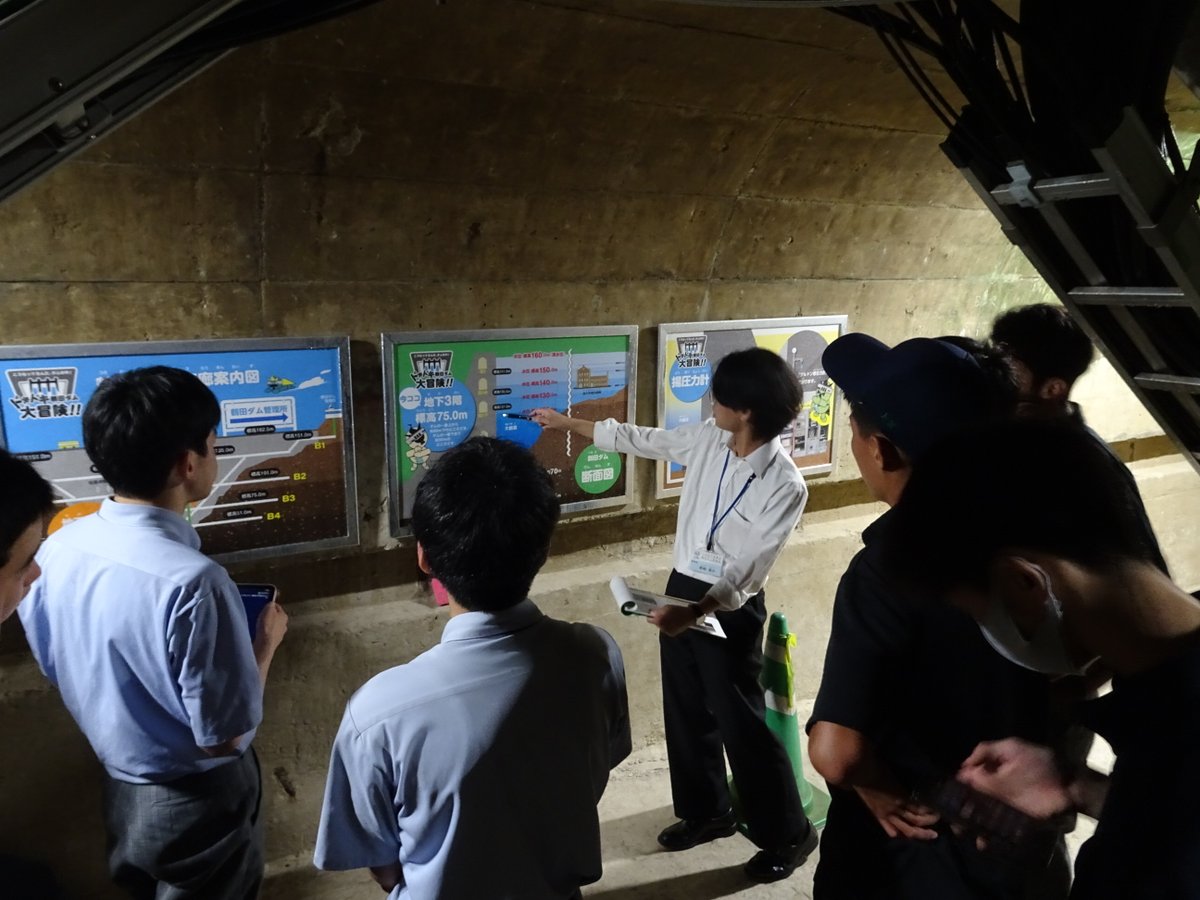 mlit_tsuruda's tweet photo. 7月9日  樟南高等学校 工業科電子工学コースの生徒の皆さんが #課外学習 で ＃鶴田ダム見学 に訪れました🥰 見学後は ＃ゆうゆう館 の展示コーナーやレストラン・ダムを眺めながらなど思い思いに昼食を満喫。充実した1日となっていたら嬉しいです。 https://t.co/0tT7nl6xLM