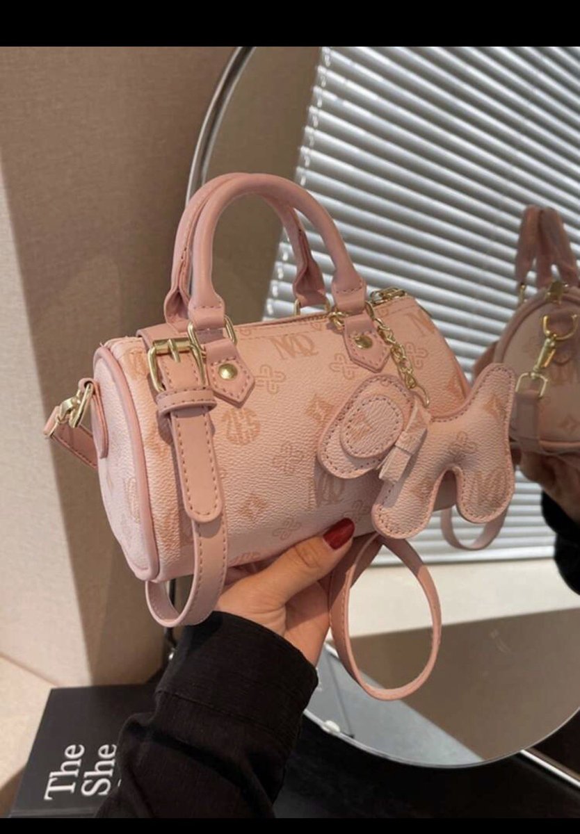 Je_meema's tweet photo. Cute handbags under ₦10k exist and I found them 👜 

Would you carry any of these? https://t.co/EWgkrNDfjq