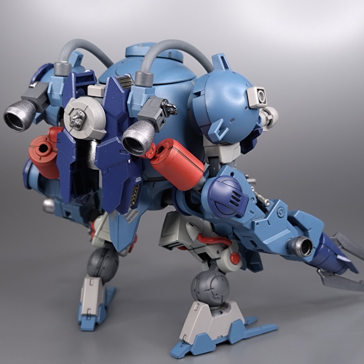 WATCHMEN_30MM's tweet photo. 【ディープアーマー02】
バイロン軍所属の水陸両用エグザビークル。

水中探索用装甲突撃メカを改修し、水中戦の性能を向上させた機体。

海エリアから進軍をする部隊を大型クローや分厚い装甲を活かして援護する。

「戦闘モ 探索モ 任セテネ！」
#30MMBF
#30MMCM2026 https://t.co/nHKrkknUH7