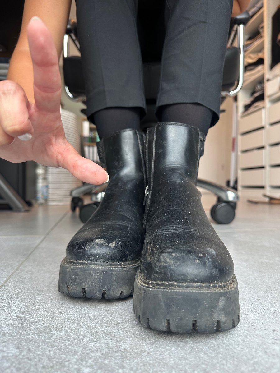 GoddessJani1's tweet photo. Guten Morgen, wie machst du dich heute nützlich.😈💸 @Tweety_Feet https://t.co/i0VhK7eMMy