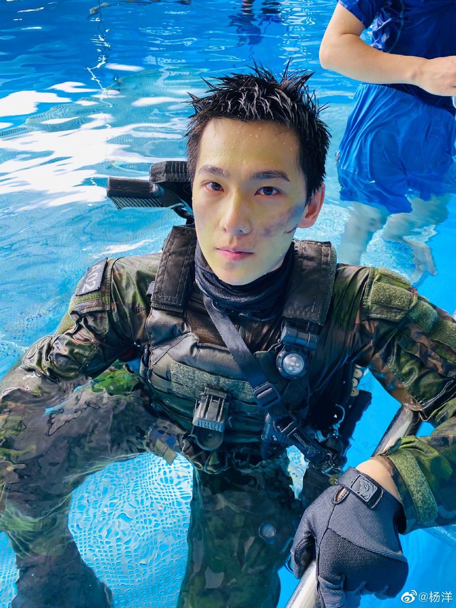 GalaxyNo18's tweet photo. คำโปรย
#หยางหยาง ค่อนข้างถ่อมตัวและรักการเรียนรู้ ​เก่งทั้งบู๊และบุ๋น​แถมยังพยายามและอดทนเป็นพิเศษ

​ครูฝึกเว่ยเฟิงเล่ย
​อดีตสมาชิกกองกำลังจู่โจมเสือดาวล่าเหยื่อ ทำหน้าที่เป็นผู้ช่วยควบคุมการฝึกซ้อม

ในการฝึก เข้มงวด โหดพอสมควร เป็นคนมีความคาดหวัง และมาตรฐานในการฝึกค่อนข้างสูง https://t.co/OesbxGyw67