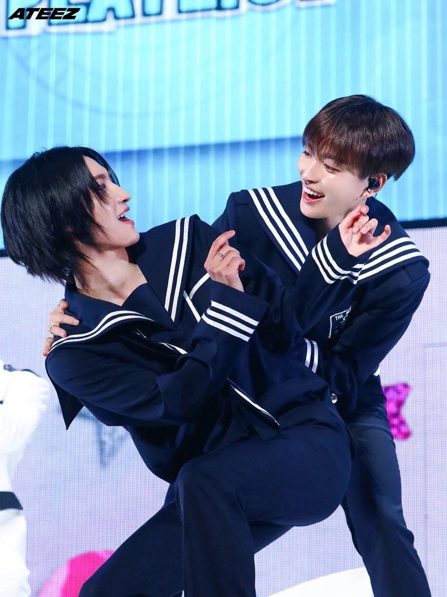 hwxsmommyhips2's tweet photo. Ik this is a cute m4tz pic but hwx’s booty is lookin hella tasty here 🫩😵‍💫😵‍💫😵‍💫😵‍💫 https://t.co/kN1Wn0frLu