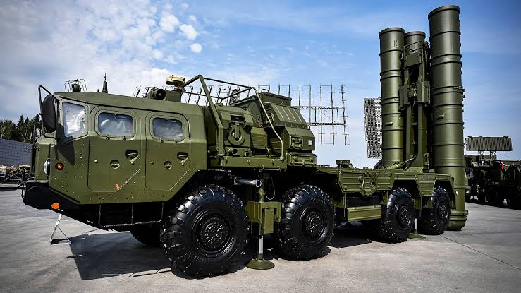 OdakTV1's tweet photo. Gazeteci Abdulkadir Selvi: 

S400’ler üçüncü ülkeye satıldı. 

Satış bugün açıklanacak. S400’ler Körfez’deki bir ülkeye gidiyor. Gece yarısı son pürüzlerin de giderildiği söylendi. 

BAE diyen var, Katar’ı işaret eden var. En iyisi resmi açıklamayı beklemek. https://t.co/JSxmTnJ0vV