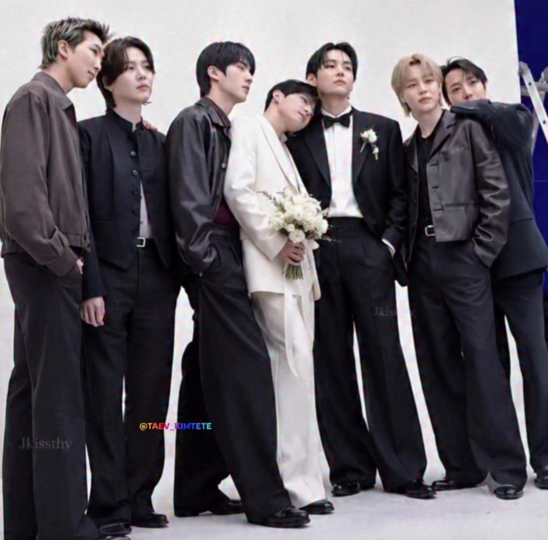 VKonakoo's tweet photo. Gw nemu editan ini di ig😭😭 beneran married taekook nya😭😭🤏🏻 https://t.co/xNZMGnPii4