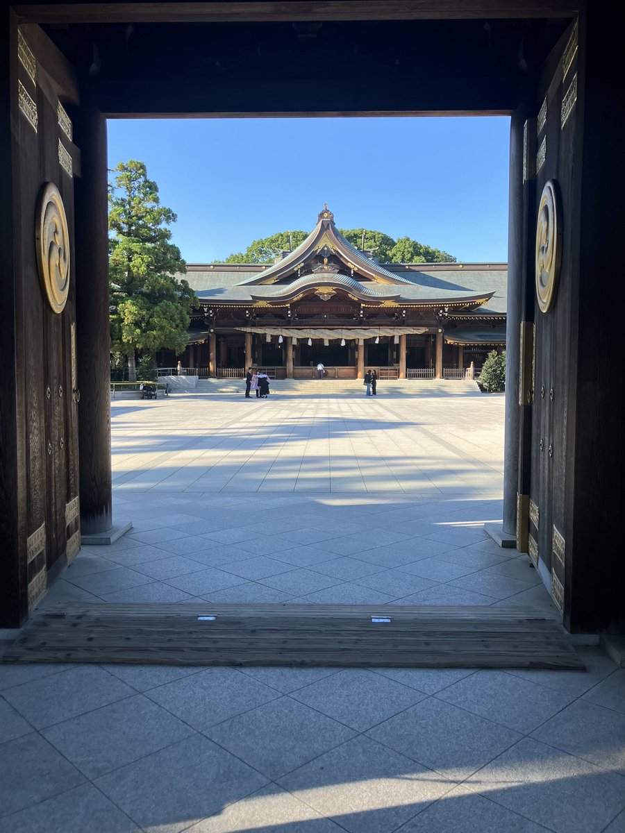 Ulailai's tweet photo. “梅雨明け？”

今日もまた遠くへ
歌のせんせー

梅雨はもう明けたのかな
空の気配にふと問いかける

太陽と風がやさしくて
マリーちゃん日和

寄り道を重ねながら
寒川神社へ

今日もちゃんと帰ってこられた

それだけでもう十分だ 🏴‍☠️

【Next Coming Up】

7/17(金)赤坂カンティーナ🇮🇨 https://t.co/7TMVcFTRDJ