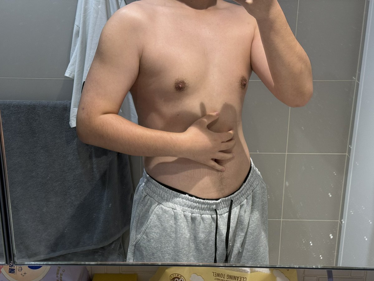 triodustddddd's tweet photo. 减了十多斤，感觉有一点点效果了（？ https://t.co/W9myvMaCmA