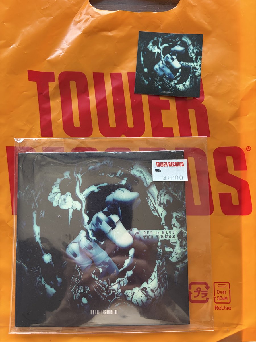 ss__967's tweet photo. REDinBLUEのバンTを着てレッドインブルーのCDを買ってきた！？
サイコー🤣
今日暑いですね🥵ナゴヤっ https://t.co/EjVWGKZIgj