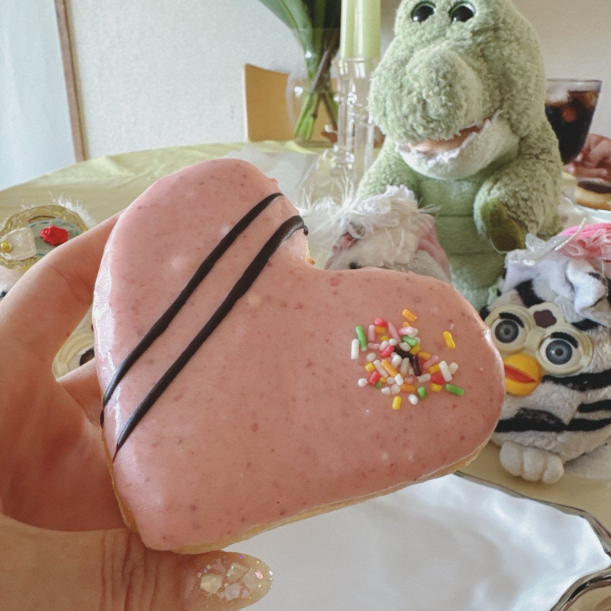 SLAVAvita's tweet photo. ドーナツ🩷 https://t.co/Tu6f7dWh2E