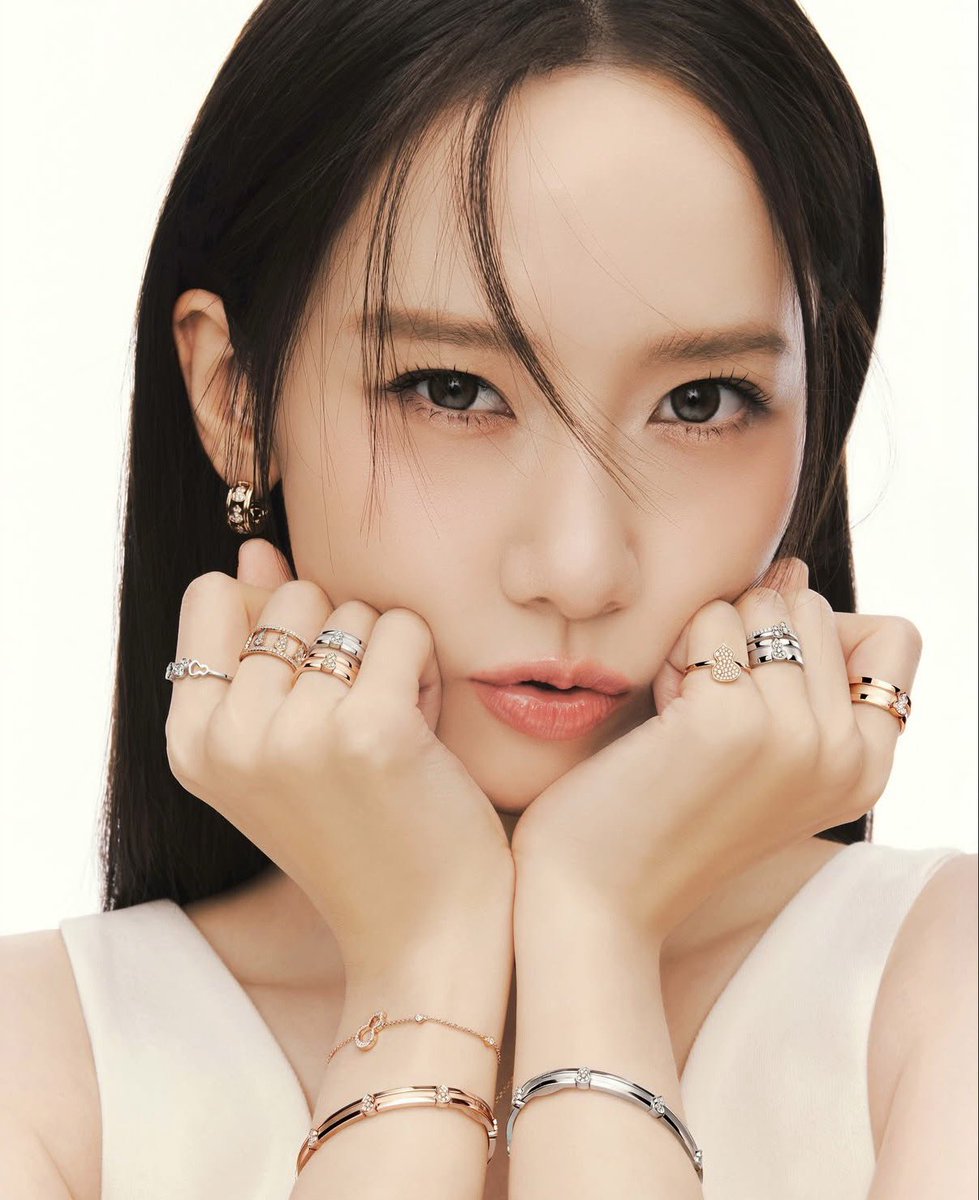 sullisica's tweet photo. Yoona is like the worst example for this analogy cuz this is her rn😭😭😭 https://t.co/Yh4WkVWUtE