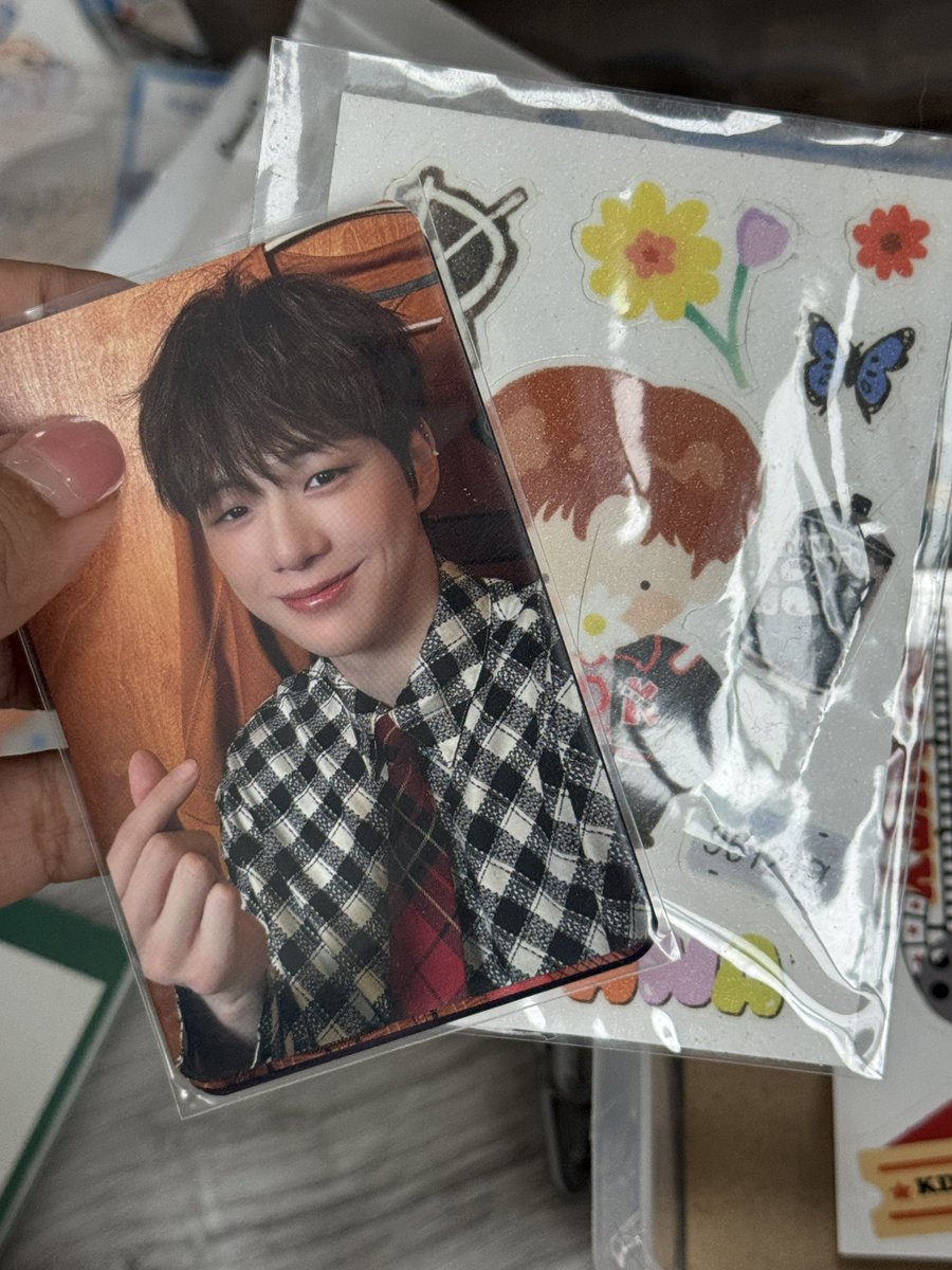 itspeanus's tweet photo. ถ้าจะปล่อยของพี่แดน(เกือบทั้งหมดที่มี) จะมีคนสนมั้ยฮะ 🥺 

+ แท่งไฟแจฮวาน(ไม่เคยใช้ มีแค่ลอง) / บั้ม wannaone (บั้มเปล่า)

#คังดาเนียล #Kangdaniel #ตลาดนัดคังดาเนียล #ตลาดนัดแจฮวาน https://t.co/kxtc1FXaZg