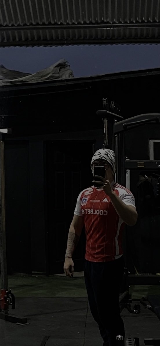 lucassssCL's tweet photo. definiendo 🦍 https://t.co/pvUujT9PtF