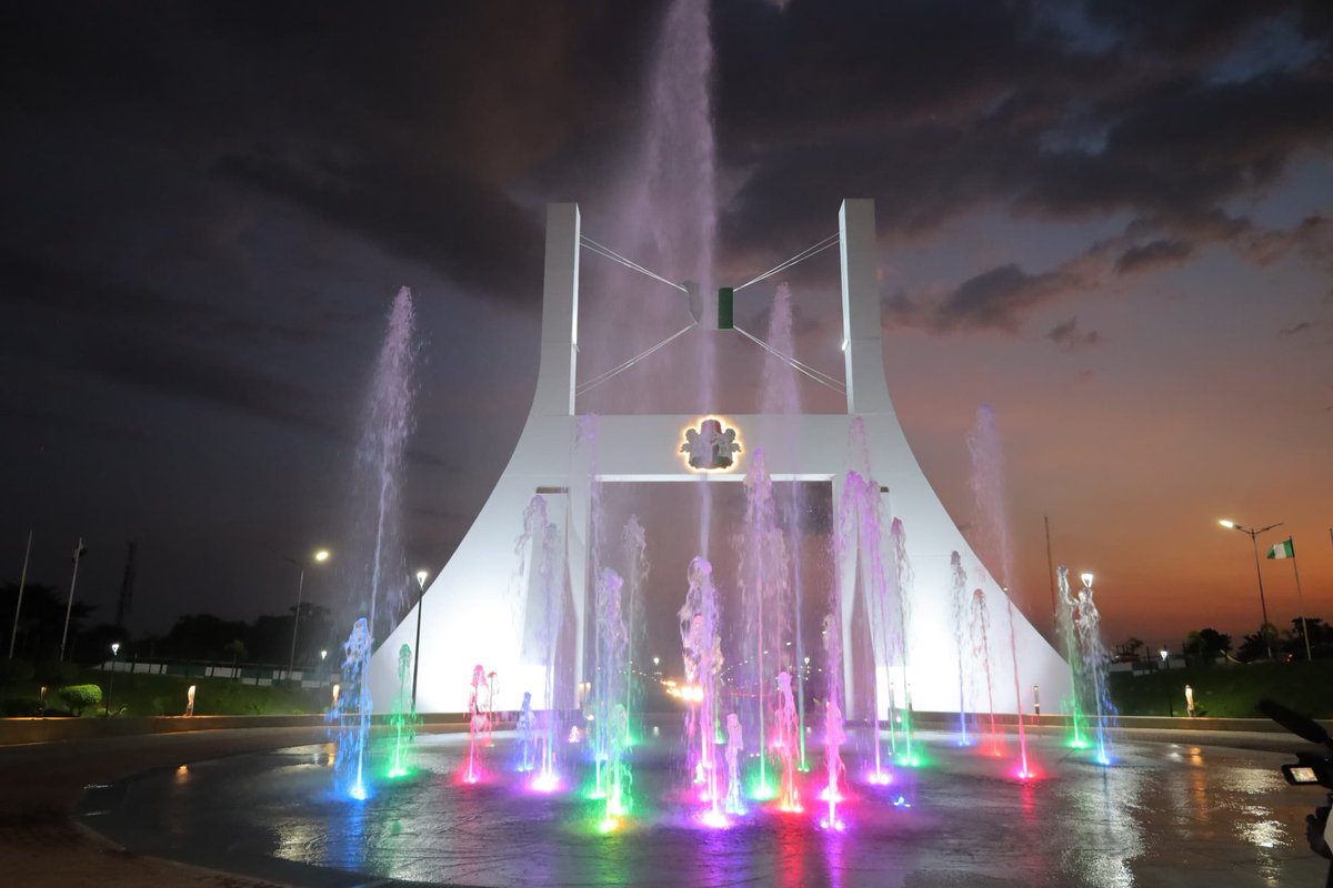 cpsfcta's tweet photo. FCTA PRESS RELEASE
 
PRESIDENT TINUBU UNVEILS REMODELED ABUJA CITY GATE
…SAYS IT CAN COMPETE WITH THE BEST IN THE WORLD https://t.co/Ff98dEPHBW